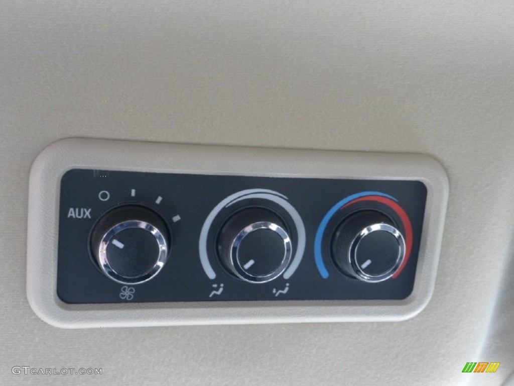 2013 Express LT 1500 AWD Passenger Van - Sandstone Metallic / Neutral photo #24