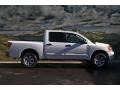 Blizzard White - Titan SV Crew Cab 4x4 Photo No. 2