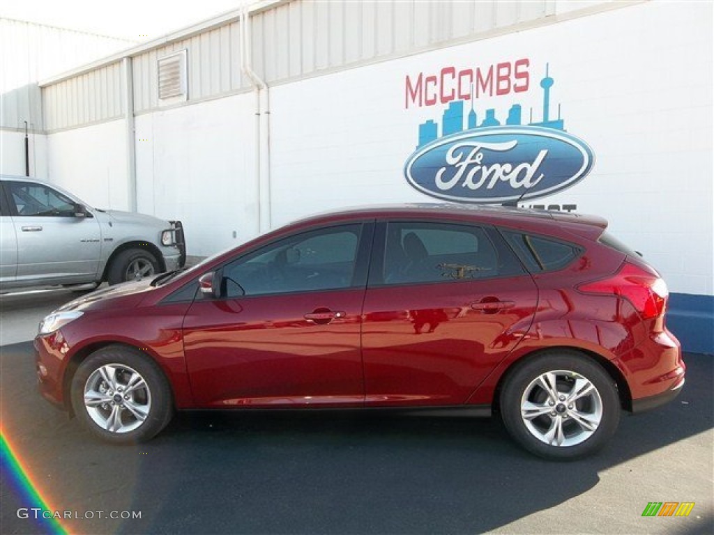 2013 Focus SE Hatchback - Ruby Red / Medium Light Stone photo #3