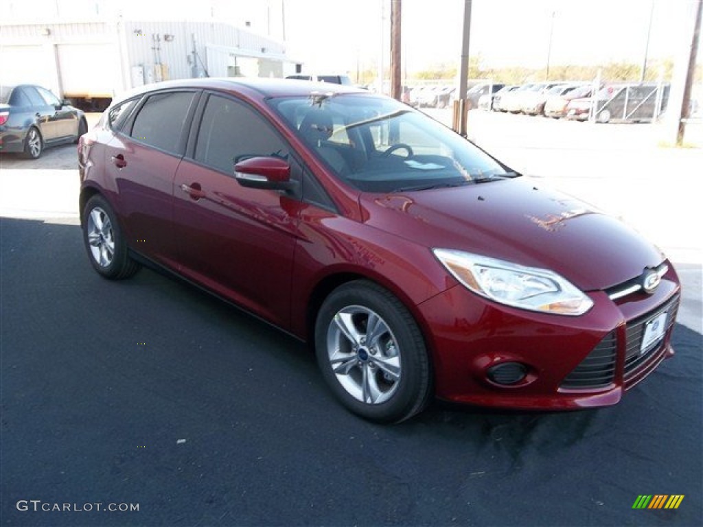 2013 Focus SE Hatchback - Ruby Red / Medium Light Stone photo #13