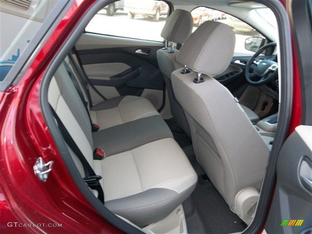 2013 Focus SE Hatchback - Ruby Red / Medium Light Stone photo #15