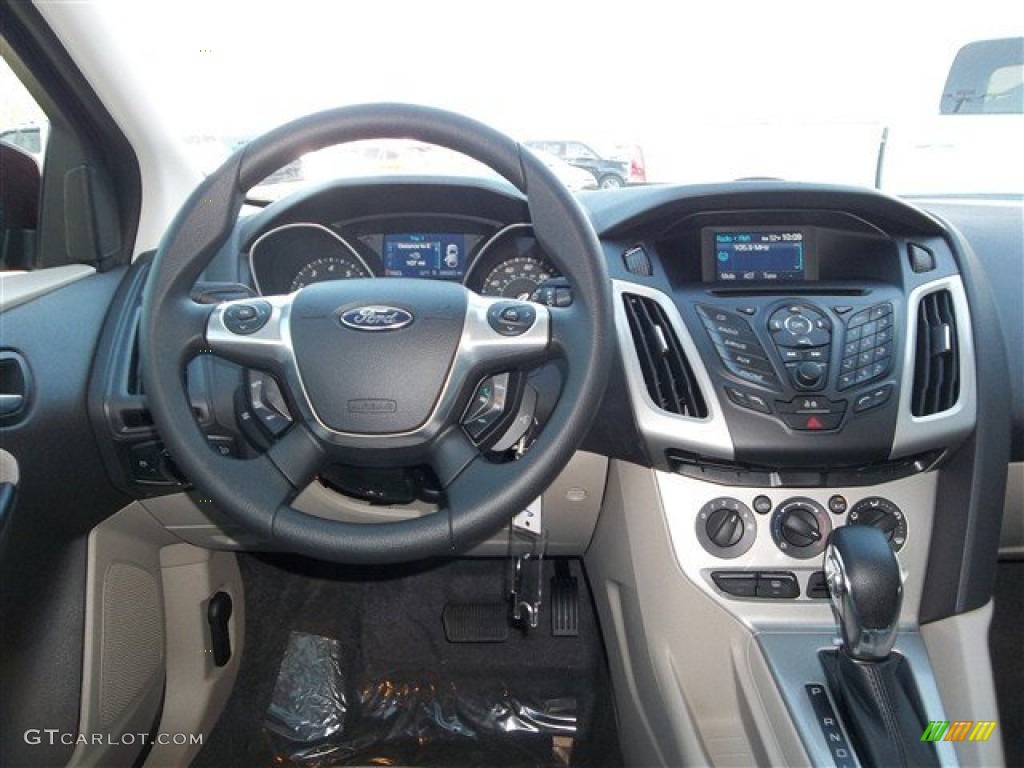 2013 Focus SE Hatchback - Ruby Red / Medium Light Stone photo #17