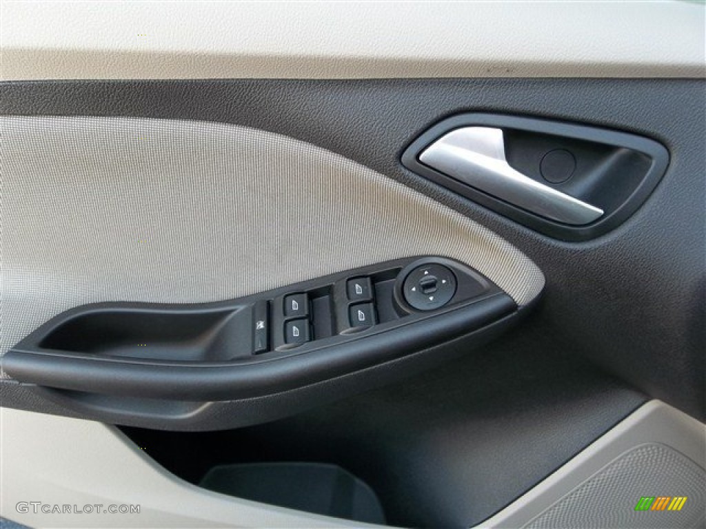 2013 Focus SE Hatchback - Ruby Red / Medium Light Stone photo #20