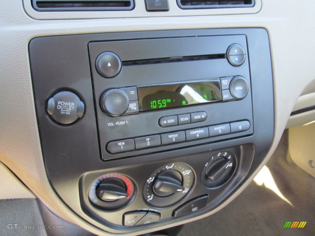 2005 Ford Focus ZX4 S Sedan Controls Photo #74773576