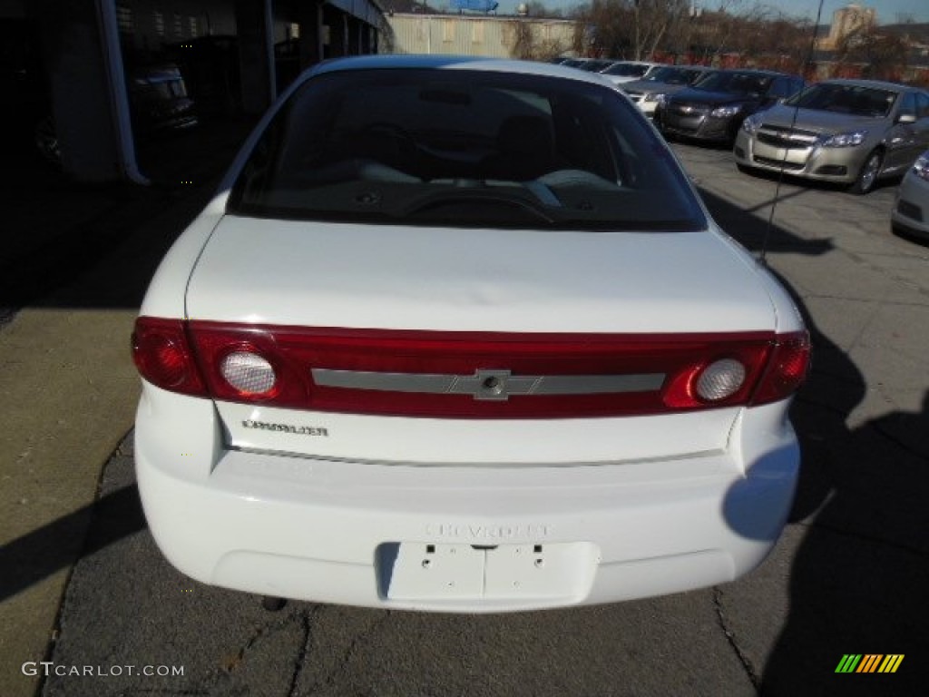 2003 Cavalier Sedan - Olympic White / Graphite Gray photo #7