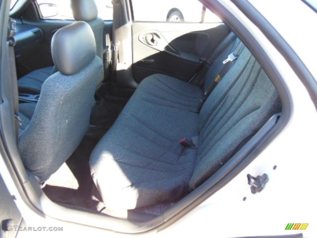 2003 Cavalier Sedan - Olympic White / Graphite Gray photo #13