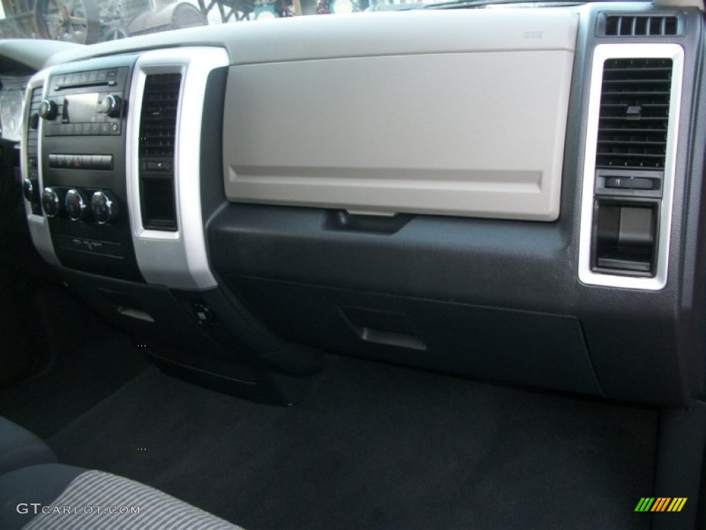 2011 Ram 1500 SLT Quad Cab 4x4 - Flame Red / Dark Slate Gray/Medium Graystone photo #20