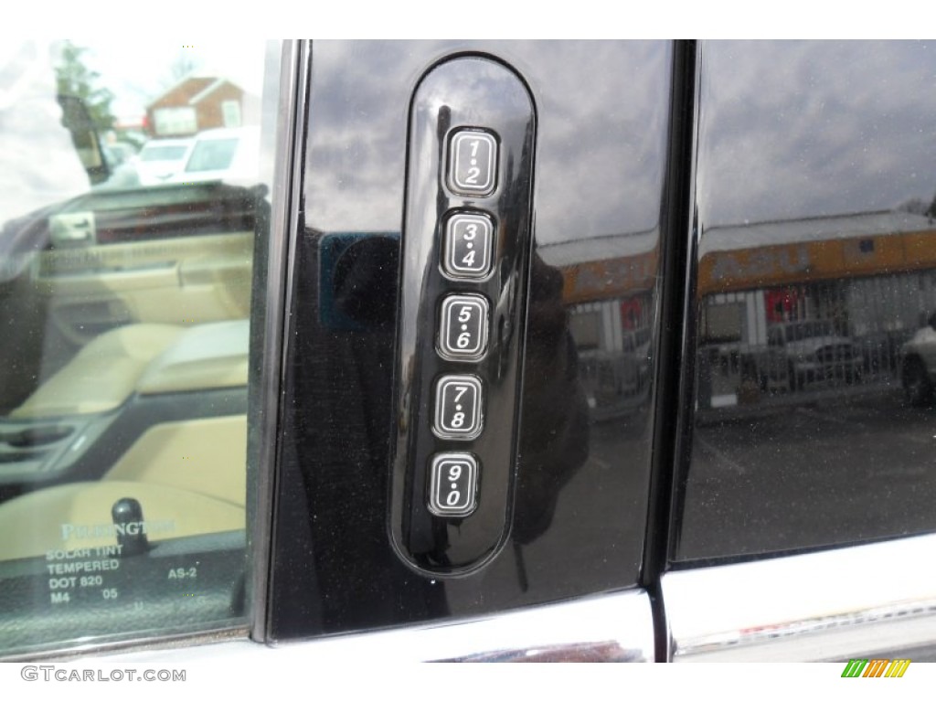 2005 Aviator Luxury AWD - Black / Camel photo #13
