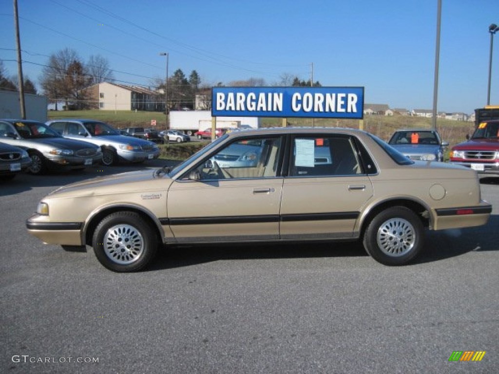 Light Beige Metallic 1992 Oldsmobile Cutlass Ciera S Exterior Photo #74783911