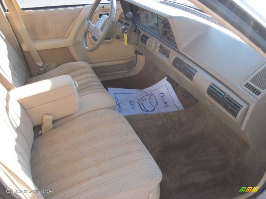 Tan Interior 1992 Oldsmobile Cutlass Ciera S Photo #74783953