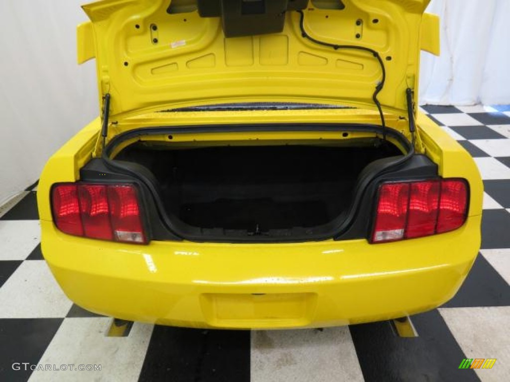 2005 Mustang V6 Premium Convertible - Screaming Yellow / Dark Charcoal photo #22