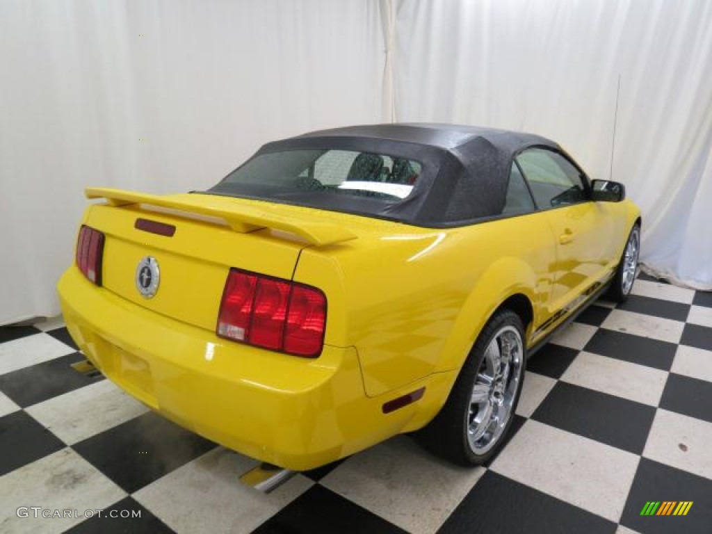 2005 Mustang V6 Premium Convertible - Screaming Yellow / Dark Charcoal photo #23