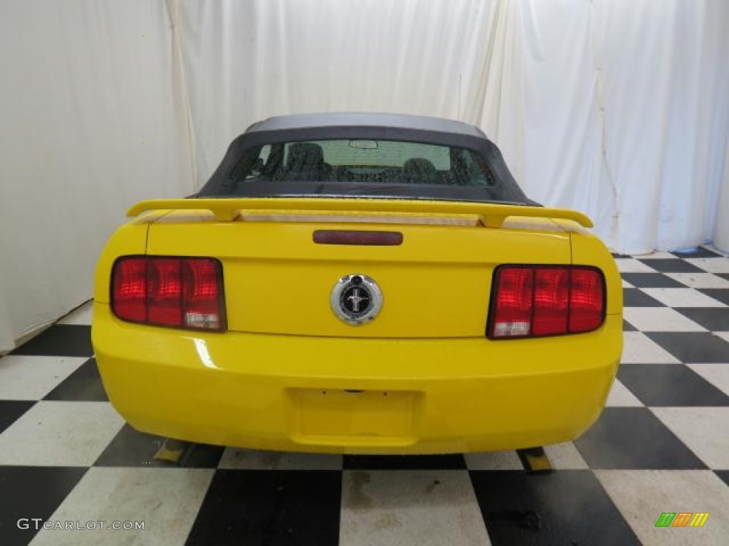 2005 Mustang V6 Premium Convertible - Screaming Yellow / Dark Charcoal photo #24