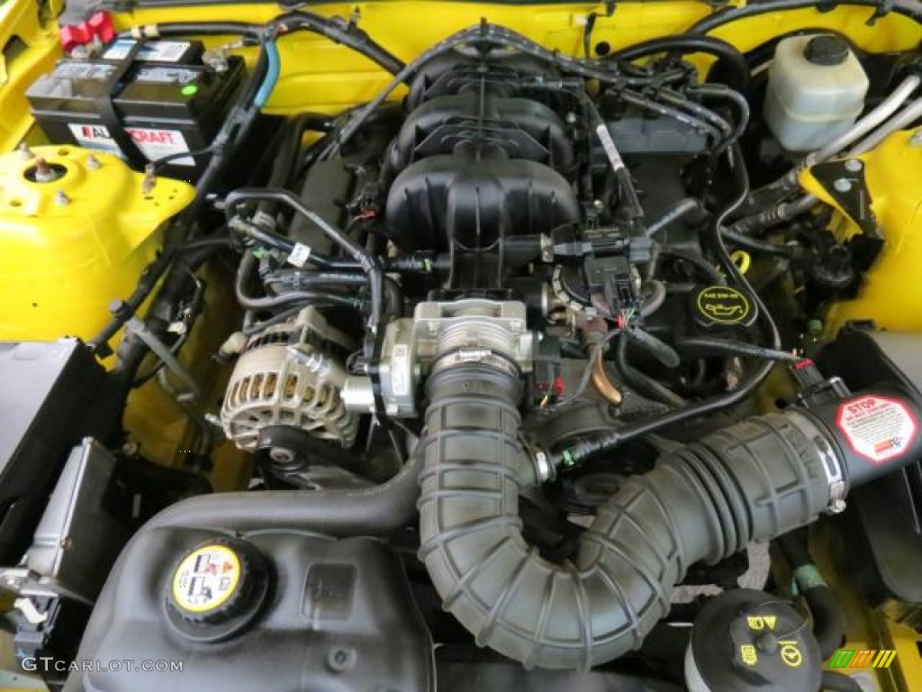 2005 Mustang V6 Premium Convertible - Screaming Yellow / Dark Charcoal photo #26