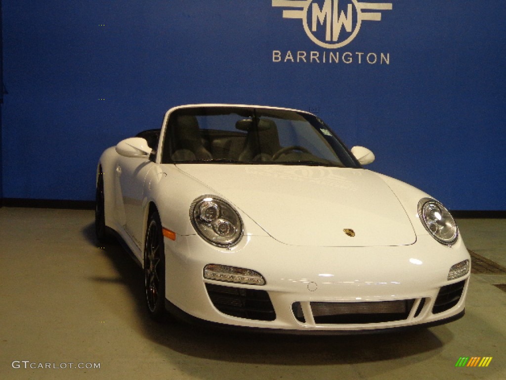 Carrara White Porsche 911