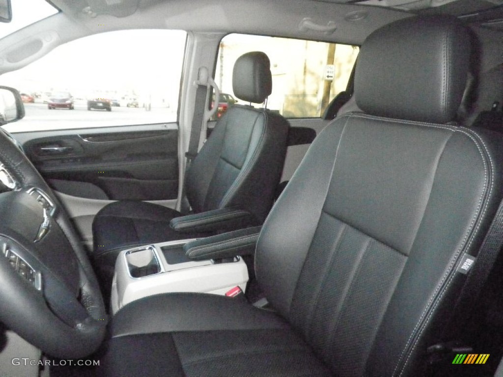 2013 Town & Country Touring - L - Brilliant Black Crystal Pearl / Black/Light Graystone photo #5