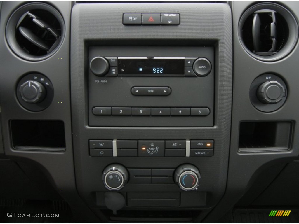 2013 Ford F150 XL Regular Cab 4x4 Controls Photo #74797388