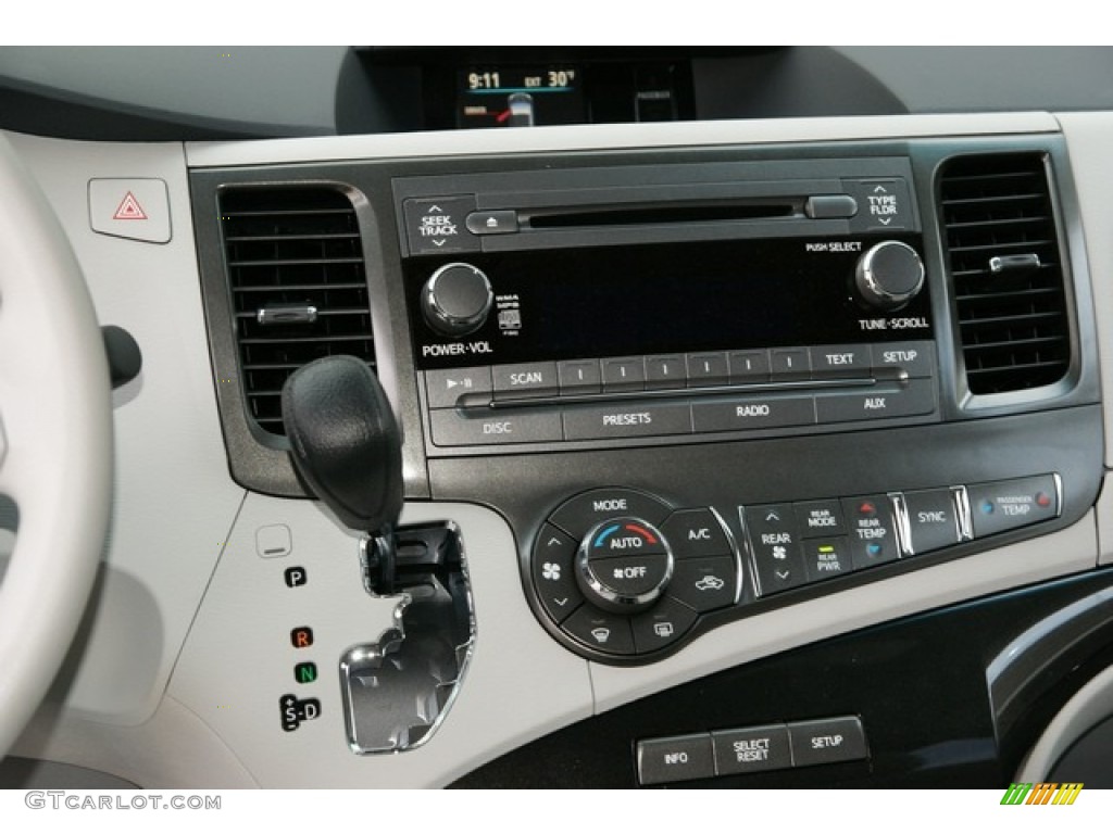 2013 Toyota Sienna LE AWD Controls Photo #74798471