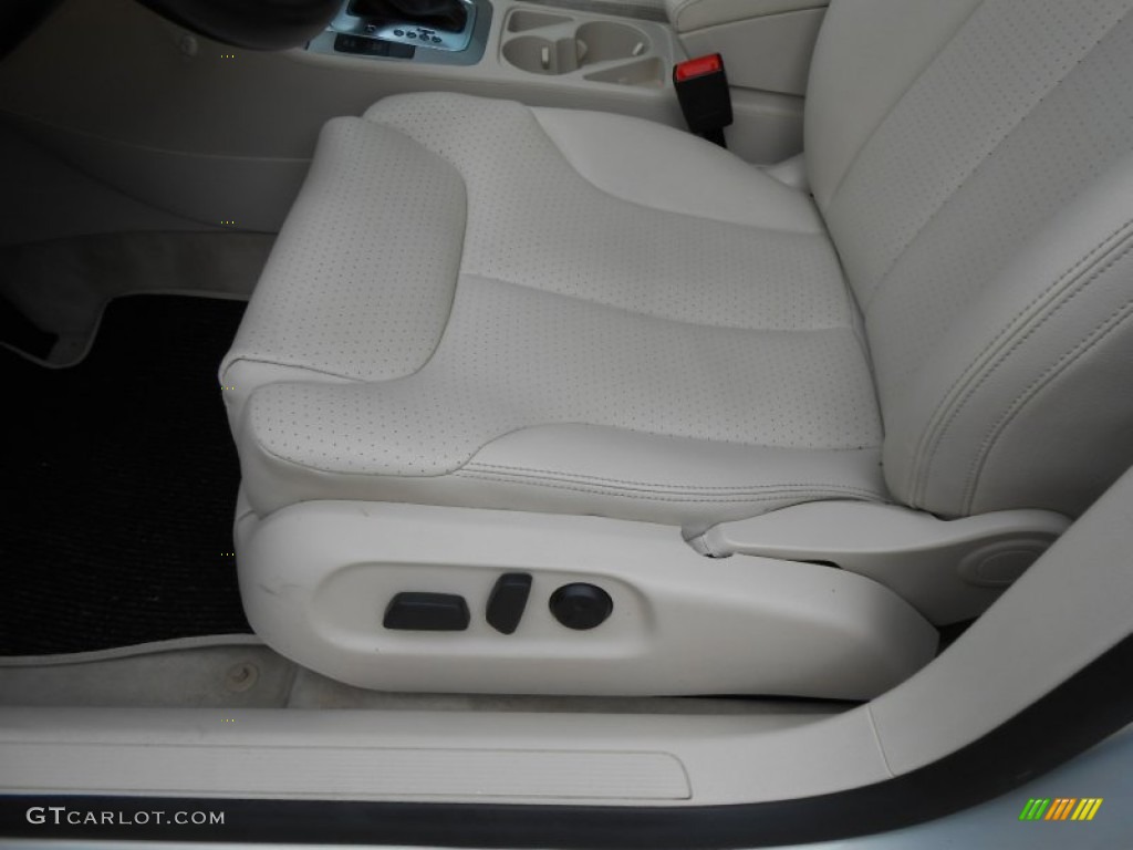 2010 Passat Komfort Sedan - White Gold Metallic / Cornsilk Beige photo #13