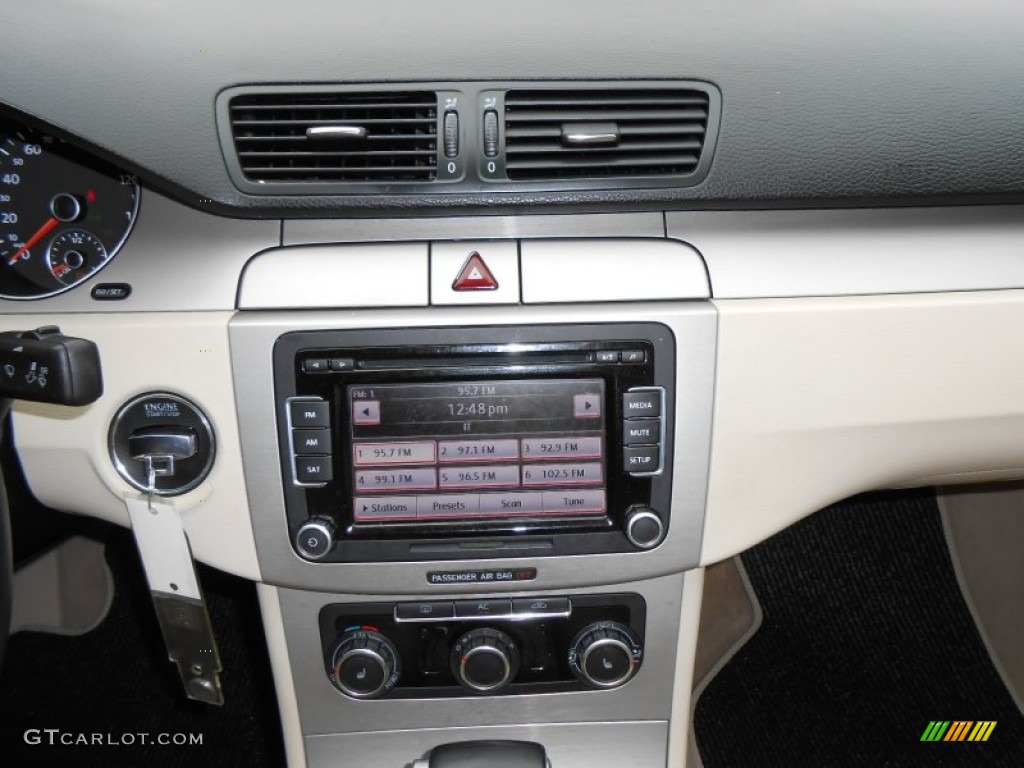 2010 Passat Komfort Sedan - White Gold Metallic / Cornsilk Beige photo #22