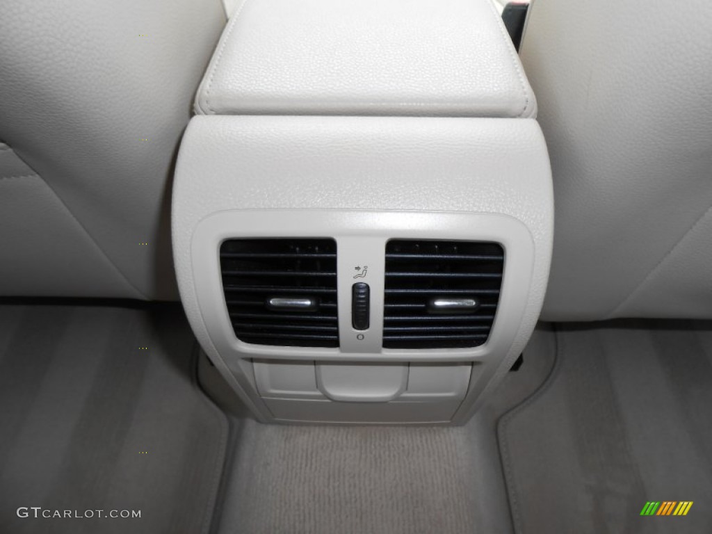 2010 Passat Komfort Sedan - White Gold Metallic / Cornsilk Beige photo #25