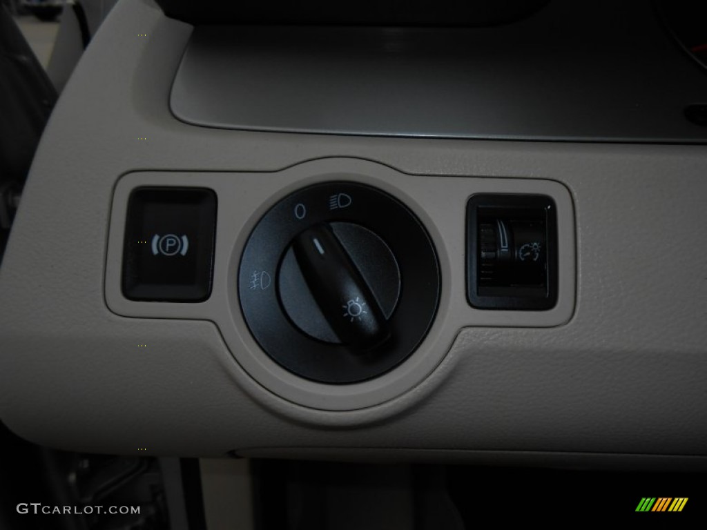 2010 Passat Komfort Sedan - White Gold Metallic / Cornsilk Beige photo #30