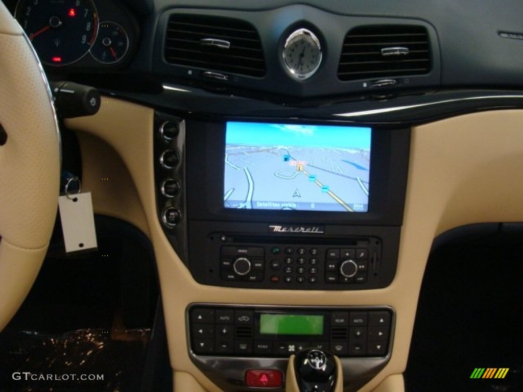 2013 GranTurismo Convertible GranCabrio - Blu Mediterraneo (Blue Metallic) / Pearl Beige photo #26