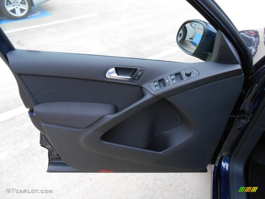 2013 Volkswagen Tiguan S Black Door Panel Photo #74801440
