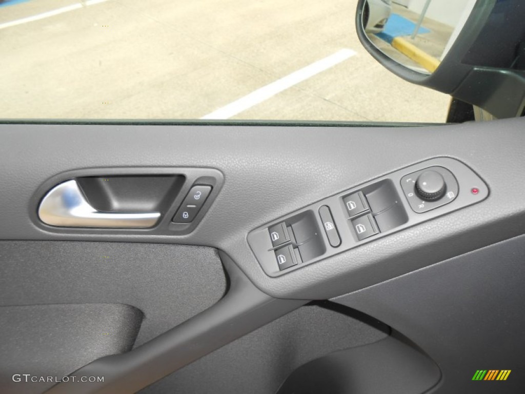 2013 Volkswagen Tiguan S Controls Photo #74801712