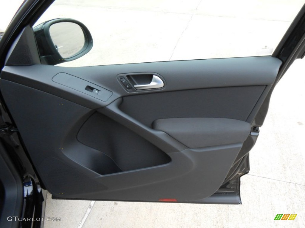 2013 Volkswagen Tiguan S Black Door Panel Photo #74802565