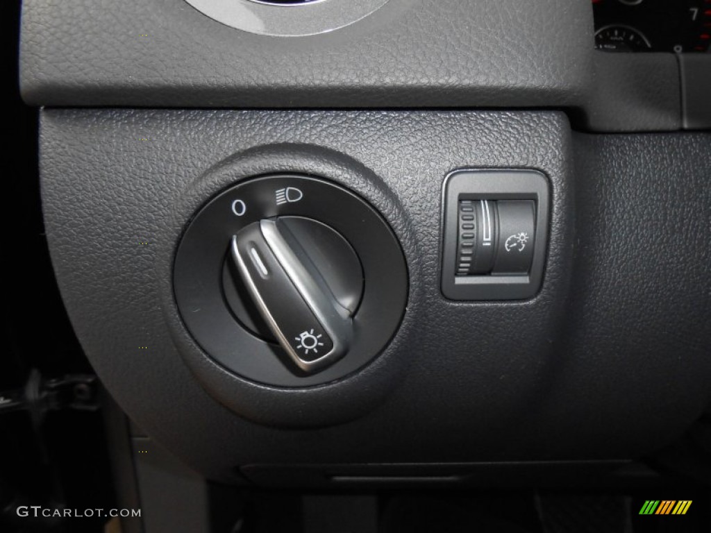 2013 Volkswagen Tiguan S Controls Photo #74802761