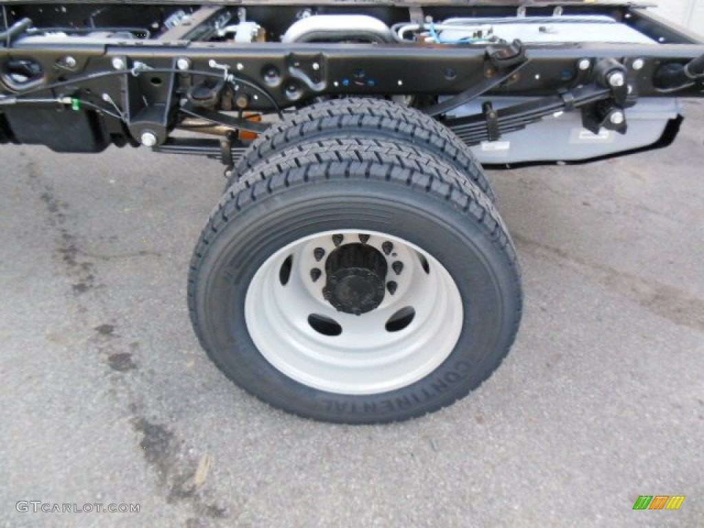 2013 Ford F550 Super Duty XL Regular Cab 4x4 Chassis Wheel Photo #74803764