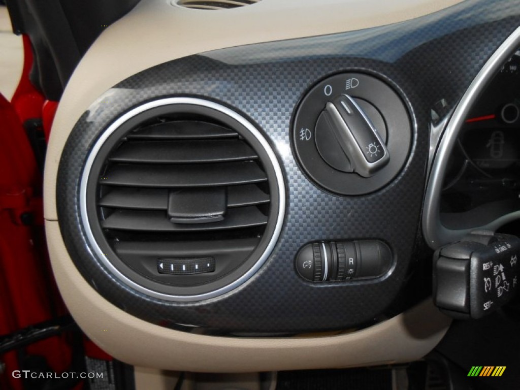 2013 Volkswagen Beetle Turbo Convertible Controls Photo #74804675