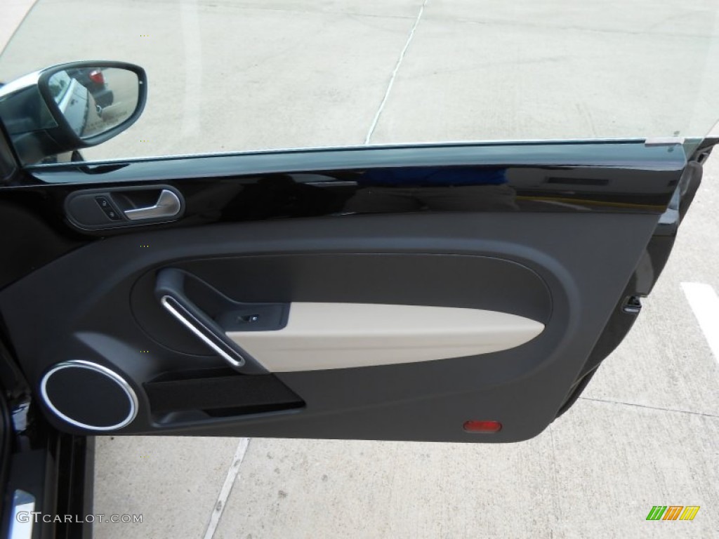 2013 Volkswagen Beetle 2.5L Convertible 50s Edition Beige Door Panel Photo #74805109