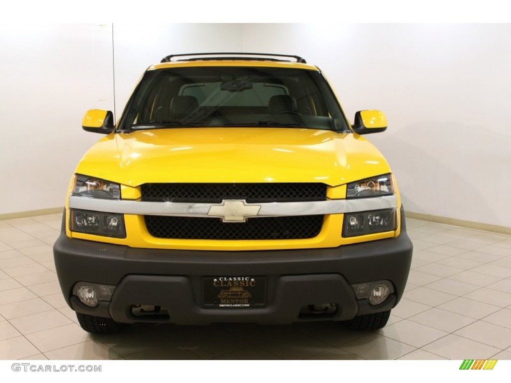2003 Avalanche 1500 Z71 4x4 - Yellow / Dark Charcoal photo #2