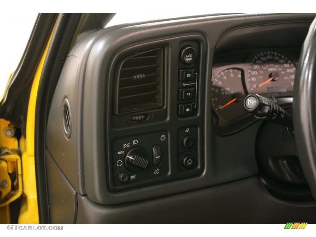 2003 Chevrolet Avalanche 1500 Z71 4x4 Controls Photo #74806067