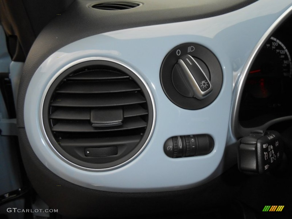 2013 Volkswagen Beetle 2.5L Controls Photo #74806640