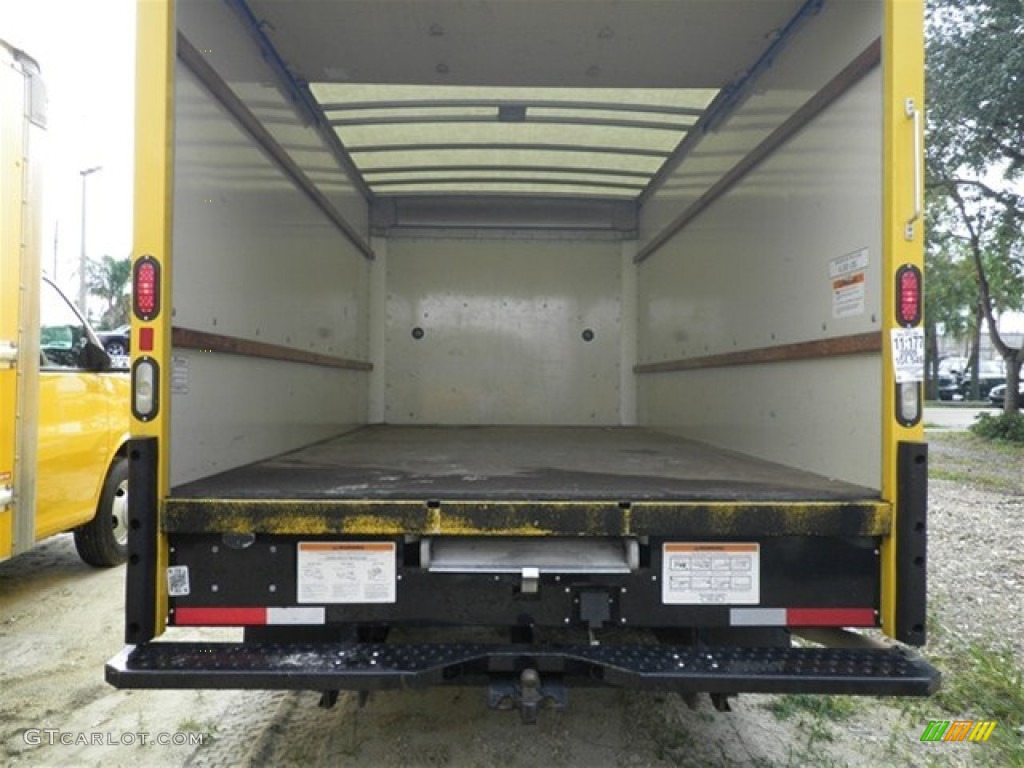 2009 Savana Cutaway 3500 Commercial Moving Truck - Yellow / Medium Pewter photo #6