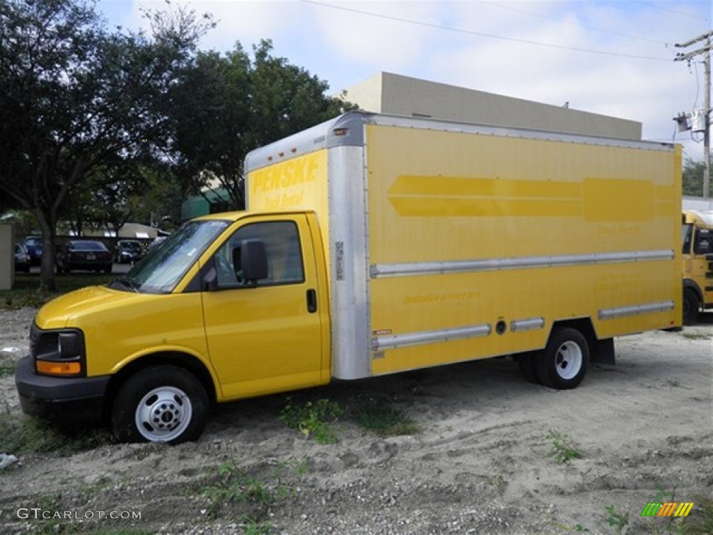 2009 Savana Cutaway 3500 Commercial Moving Truck - Yellow / Medium Pewter photo #4