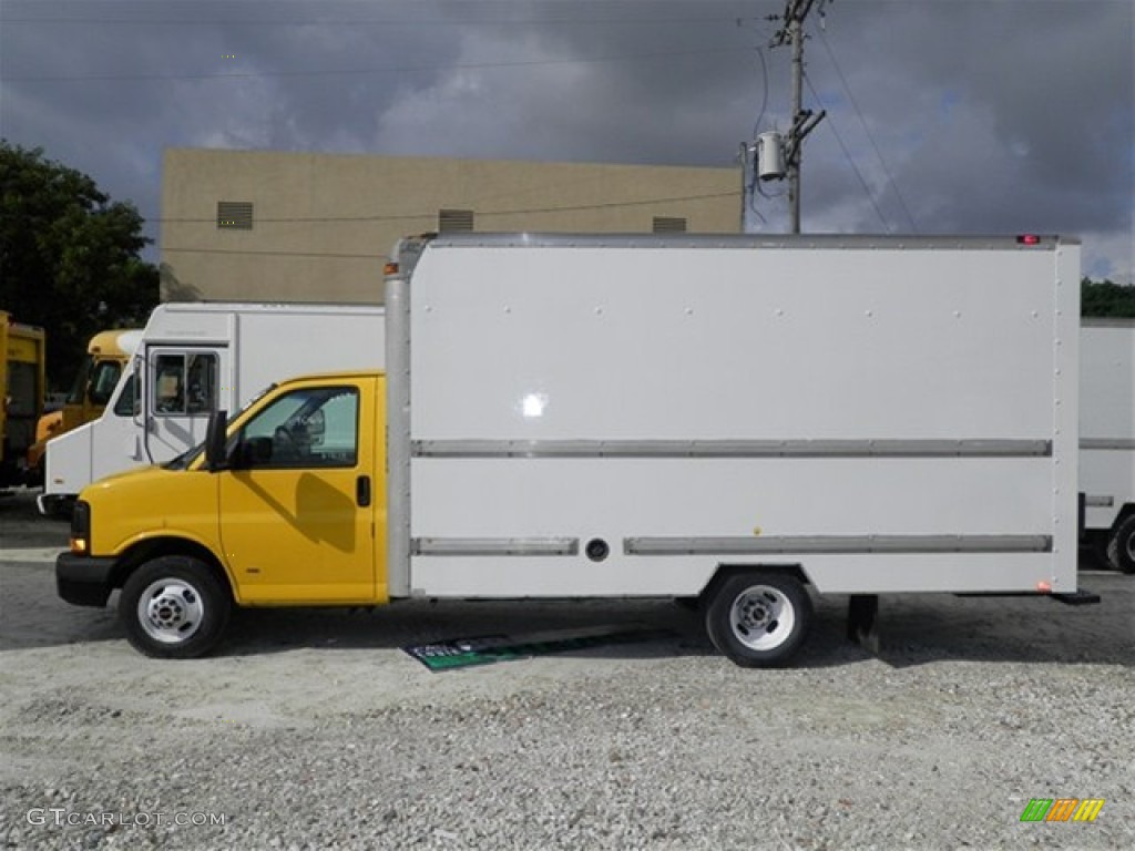 Yellow 2004 GMC Savana Cutaway 3500 Commercial Moving Truck Exterior Photo #74810735