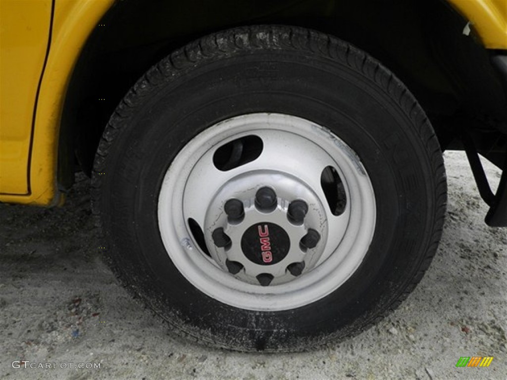 2004 GMC Savana Cutaway 3500 Commercial Moving Truck Wheel Photo #74810885