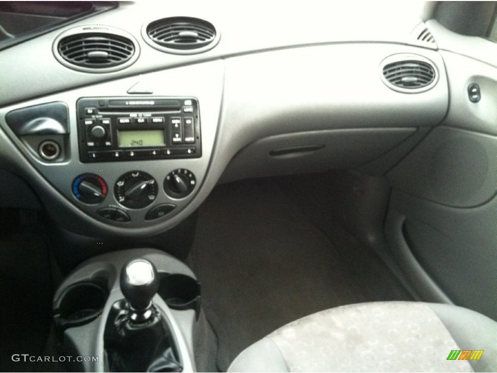 2003 Ford Focus ZX3 Coupe Controls Photo #74813879