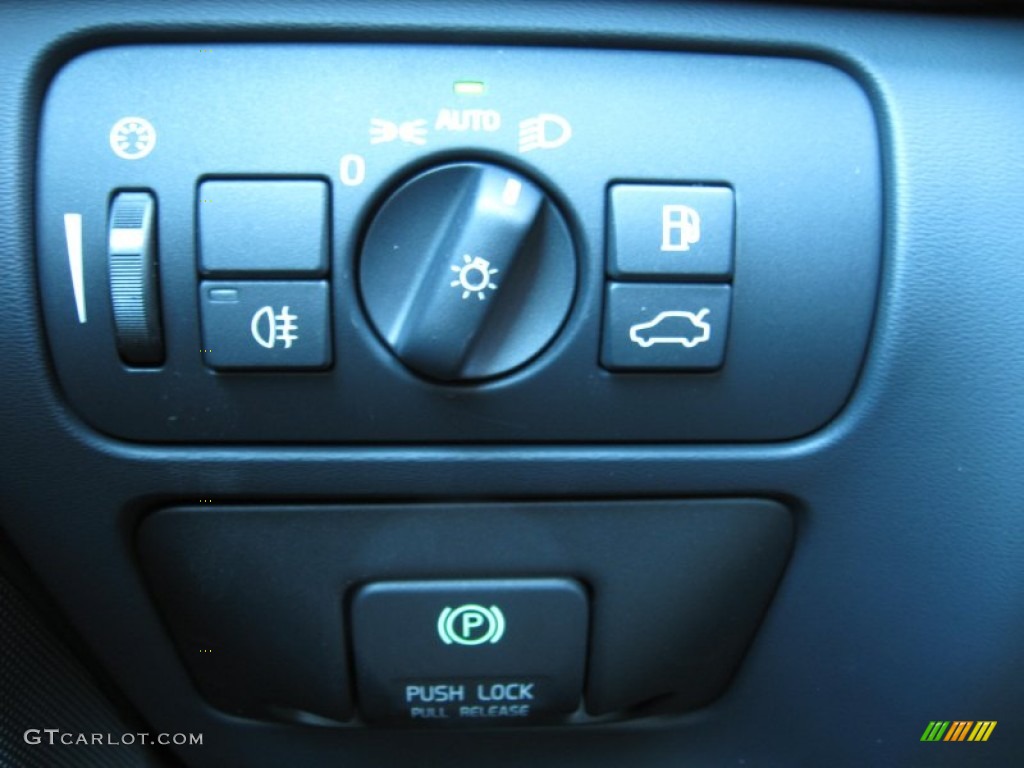 2013 Volvo XC60 3.2 AWD Controls Photo #74818153