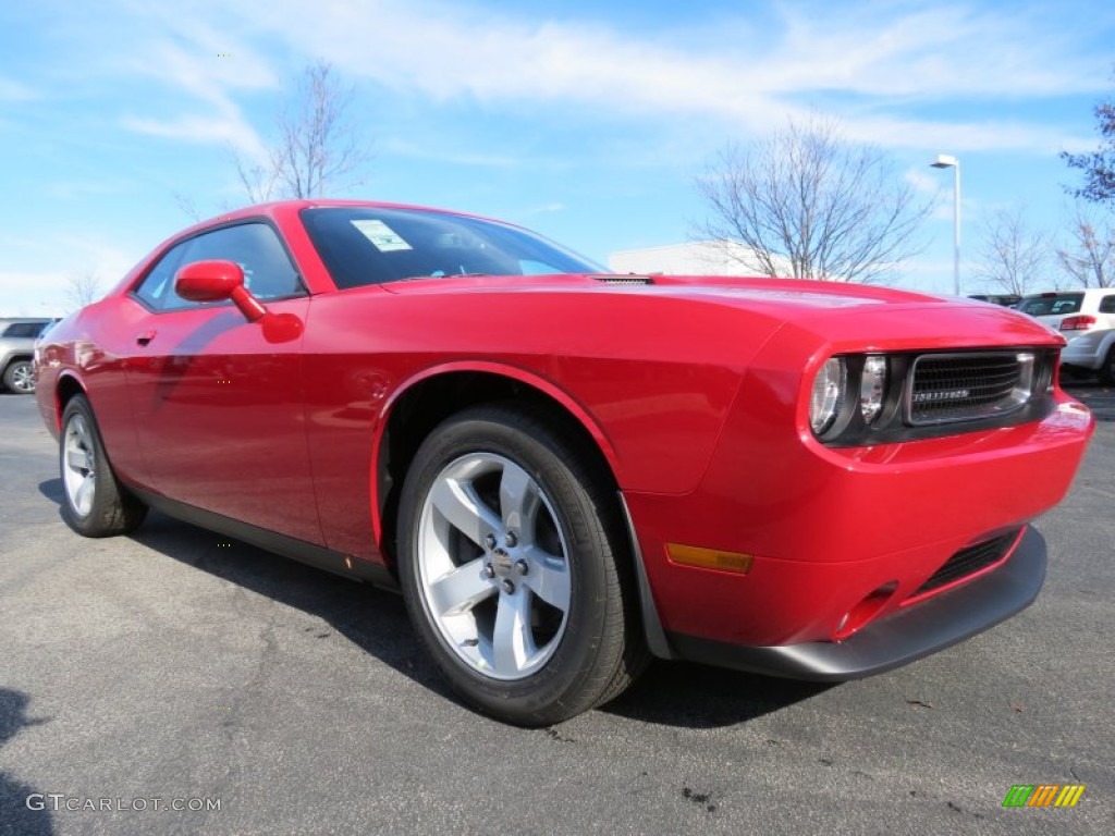 2013 Challenger SXT - Redline 3-Coat Pearl / Dark Slate Gray photo #4