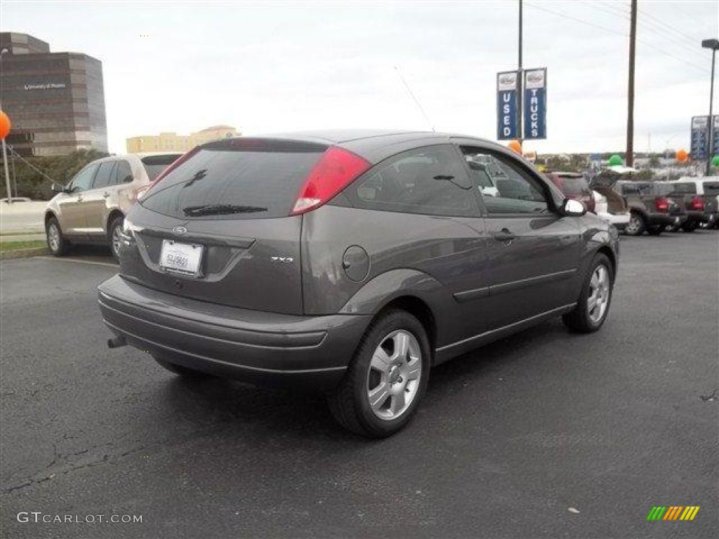 2006 Focus ZX3 SES Hatchback - Liquid Grey Metallic / Dark Flint/Light Flint photo #3