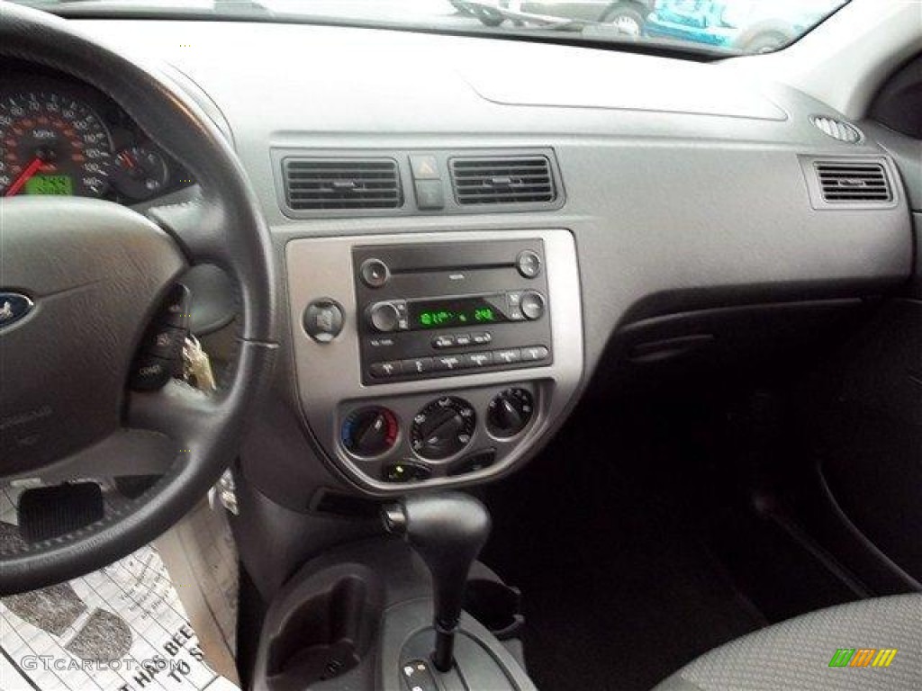 2006 Focus ZX3 SES Hatchback - Liquid Grey Metallic / Dark Flint/Light Flint photo #6