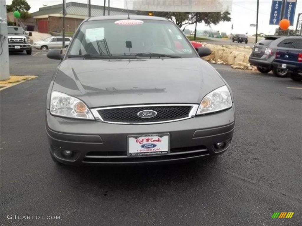 2006 Focus ZX3 SES Hatchback - Liquid Grey Metallic / Dark Flint/Light Flint photo #10