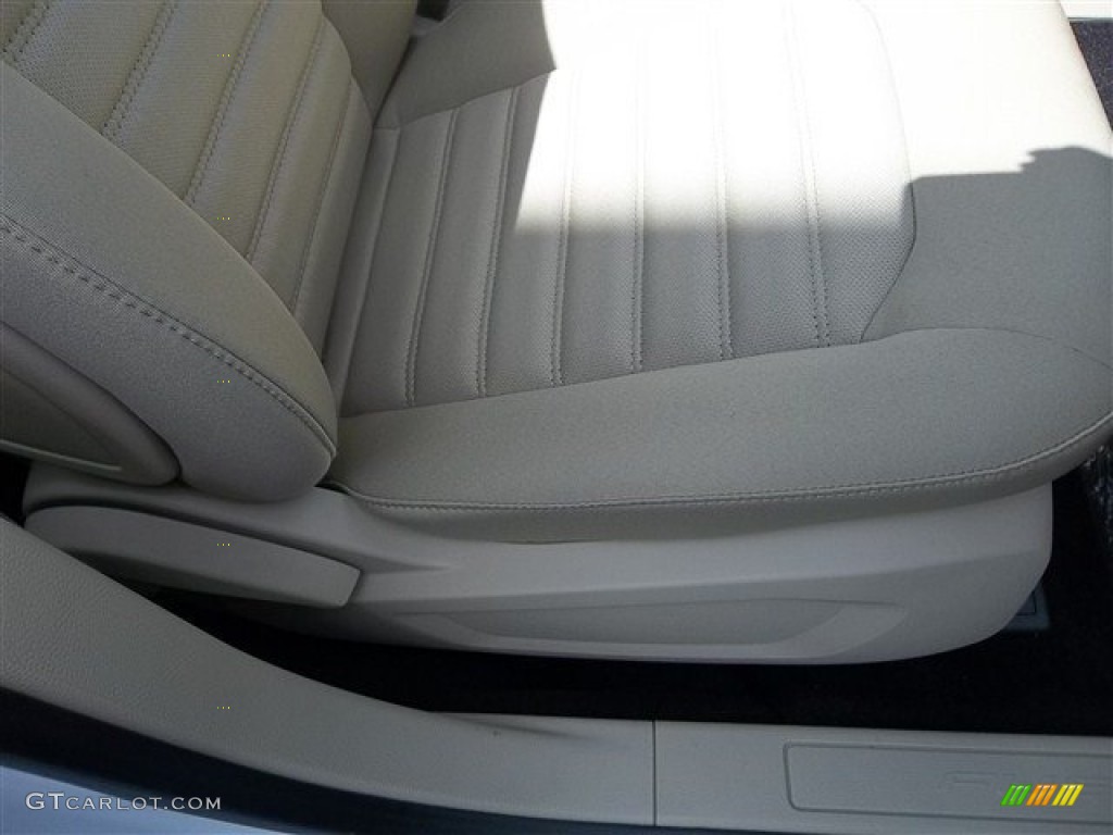 2013 Fusion SE - Oxford White / Dune photo #28