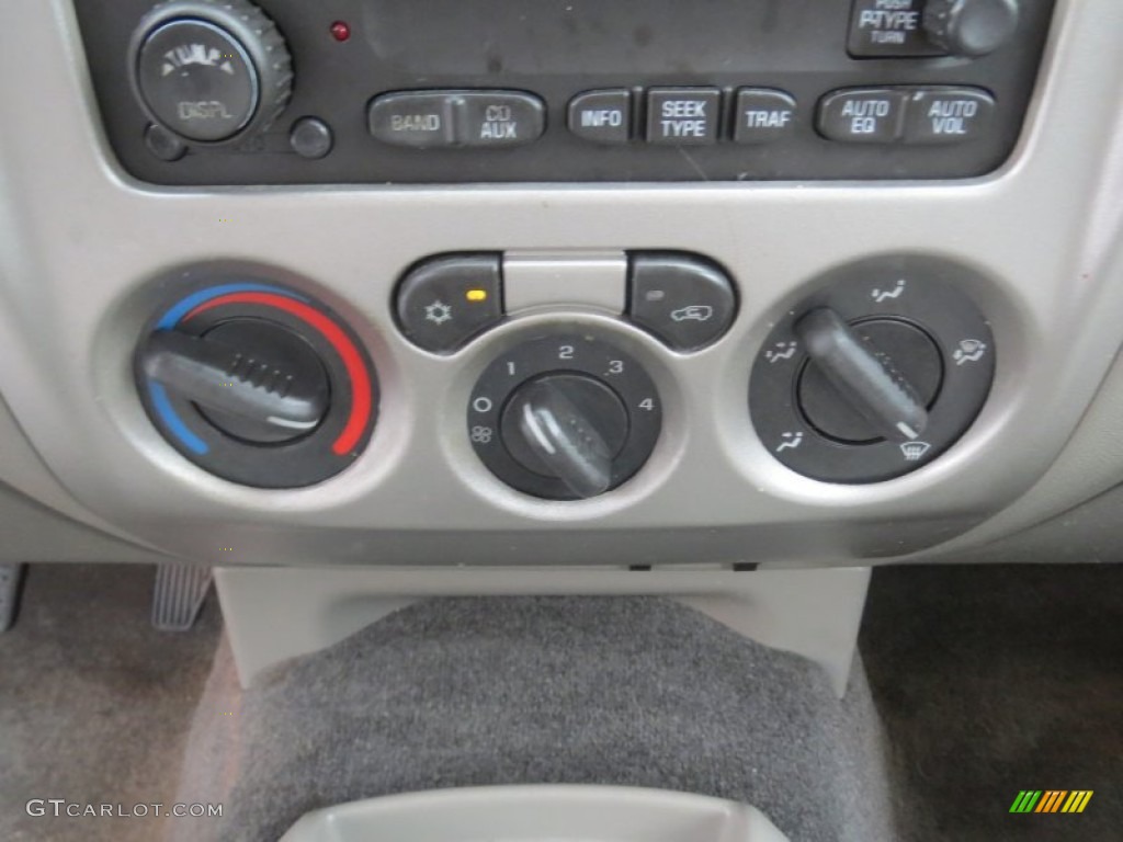 2008 Isuzu i-Series Truck i-290 S Extended Cab Controls Photo #74834655