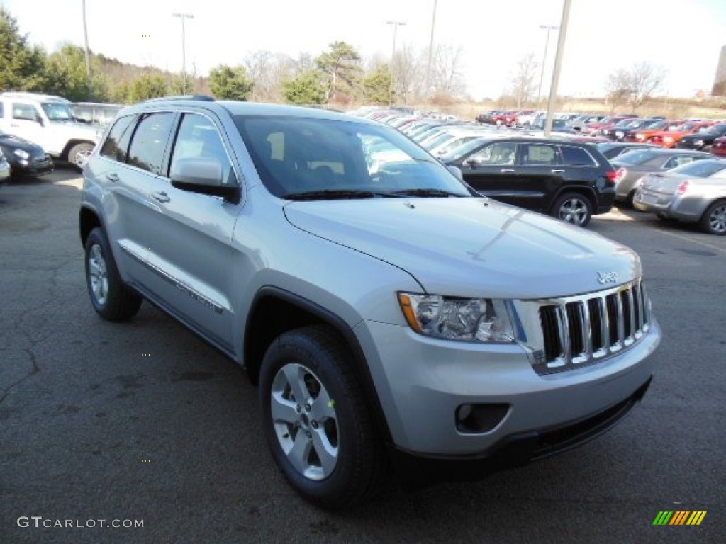 2013 Grand Cherokee Laredo X Package 4x4 - Bright Silver Metallic / Black photo #4